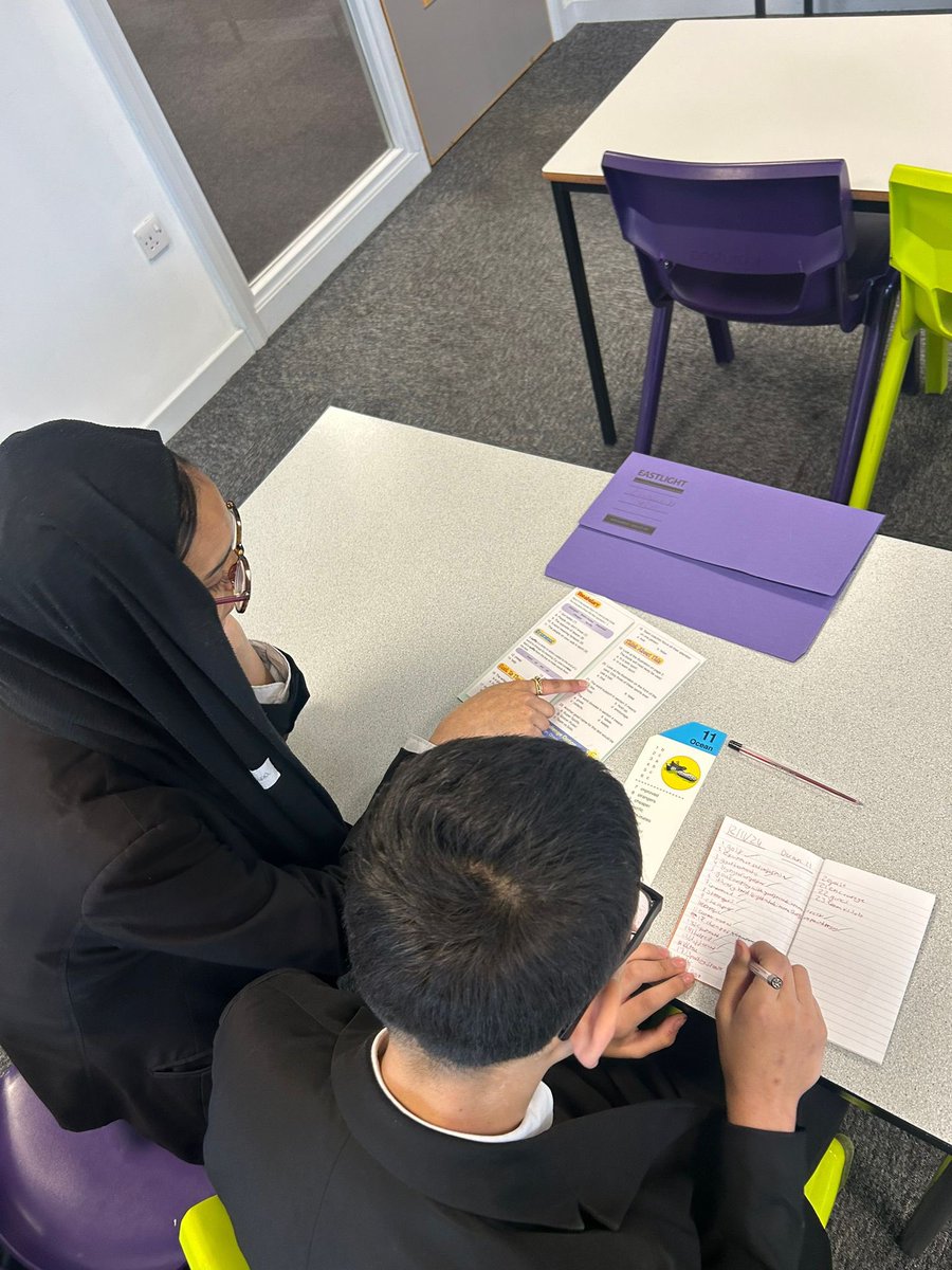 reading_toan's tweet photo. Our KS3 students have been working hard in reading interventions using Reading Box! They are now being supported by our incredible Year 10 reading mentors too ๐ #TEAMTOAN @OldhamAcademy https://t.co/SNgWYzbzdt