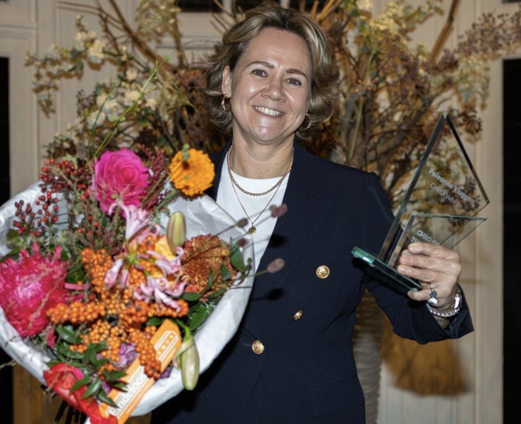 Poléanne Vluggen, Vebego, wint CHRO of the Year Award 2024: 'Menselijk én zakelijk' dlvr.it/TGB4mb
