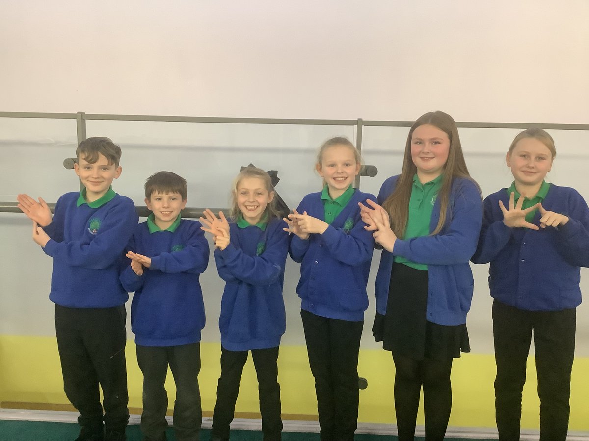 throckleyprim's tweet photo. As part of their Thrive learning, Year 5 had deaf awareness training from Jo and Barney from @Deaflink_NE . They learned about the Deaf and deaf communities and culture as well as beginning to understand how they can be more inclusive. #ThriveAtThrockley #OurContribution https://t.co/3k5JMkjfET
