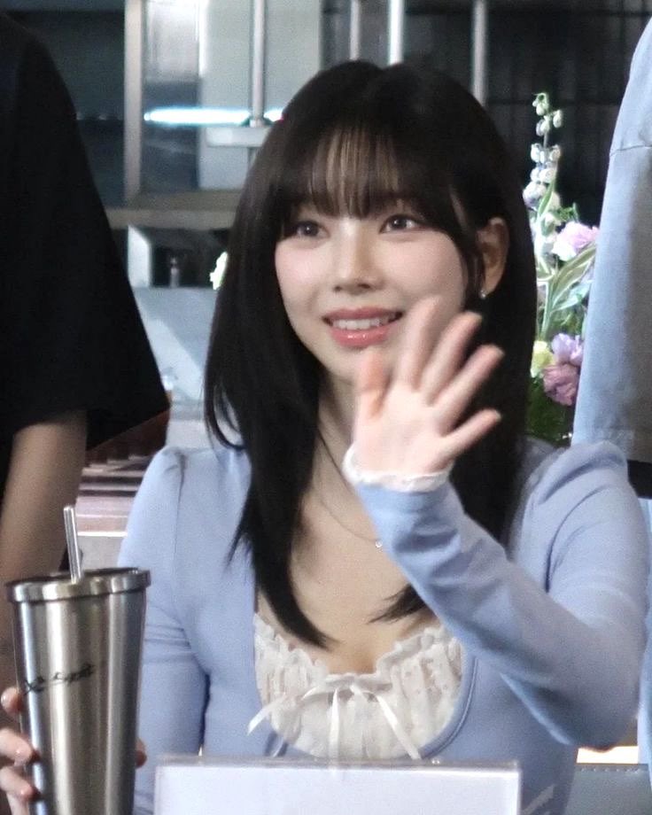 hourly karina (@hourlykrn) on Twitter photo 