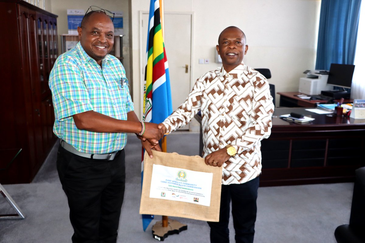 EAC_LVBC's tweet photo. Earlier today: The Executive Secretary Dr Masinde Bwire  hosted Dr @Msuha_MJ SOKNOT transboundary lead,  and Prof  @n_sitati, SOKNOT lead Tanzania all fron @WWF at the LVBC  Headquarters in Kisumu. https://t.co/VaRL0Fj66t