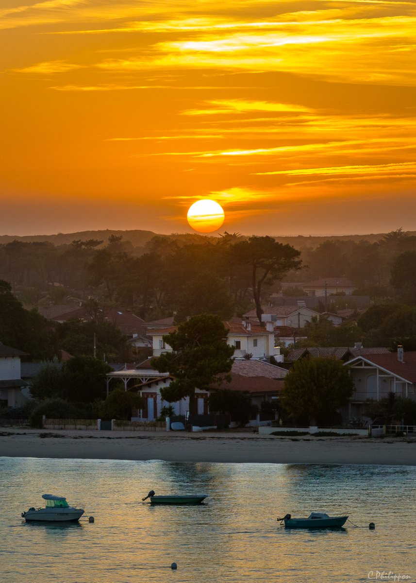☀️ Sunset Ferret Capien 🌅
.
.
.
#sunset #capferret #sunsetcapferret #bassinarcachon #bassindarcachon #sudouest #picotheday #drone #dronephotography #dji #clementphilippon