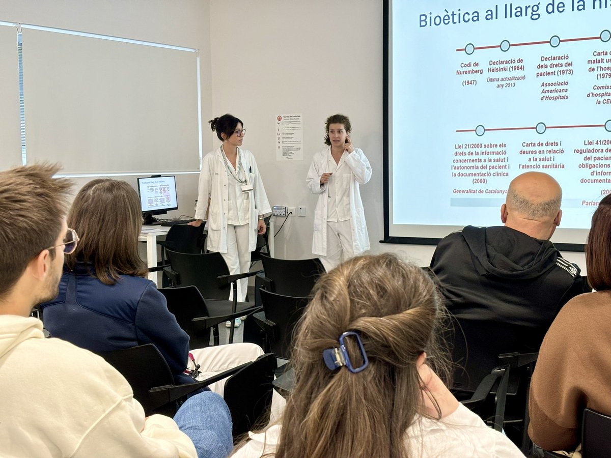Al <a href="/CSdMaresme/">Consorci Sanitari del Maresme</a>, #HospitaldeMataró, apostem per una formació integral dels nostres residents. Per això, els estem formant en #Bioètica, perquè prendre decisions clíniques també implica responsabilitat ètica i humana. 
Gràcies Comissió d’Ètica!👏
#Ètica
#Formació