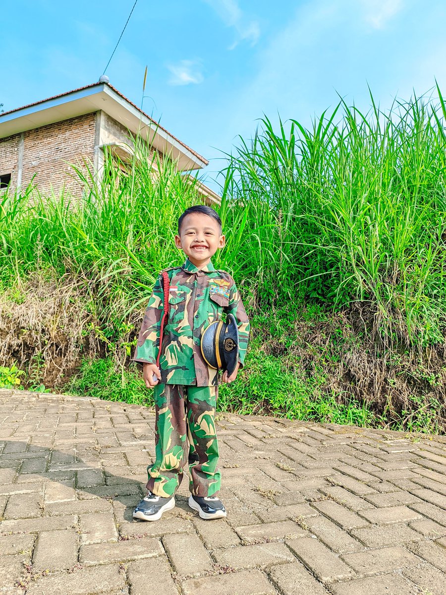 Dulu ayah gagal, kelak giliranmu Gagal lagi ya jadi TNI nya😁
