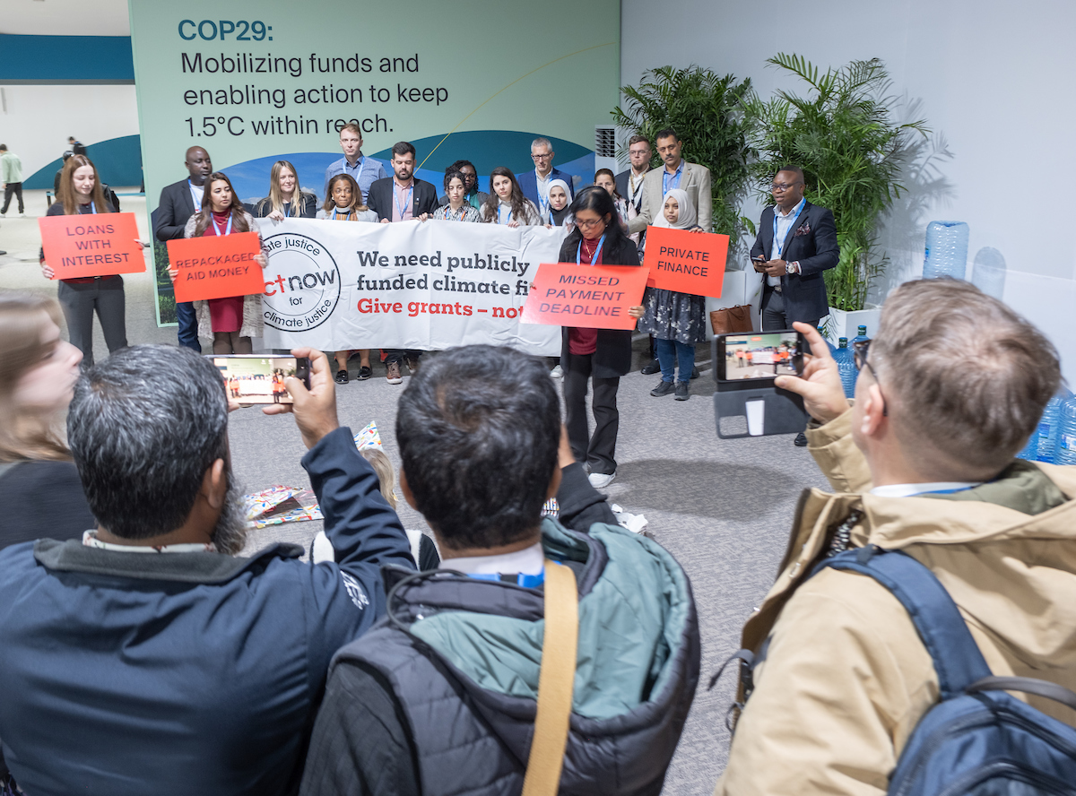 christian_aid's tweet image. 📢We joined @ACTAlliance and @Oikoumene to demand a new deal on climate finance at #COP29. Wealthy countries need to pay up now - grants not loans to avoid countries plunging deeper into debt‼

#MakePollutersPay #ClimateFinance #ClimateJustice