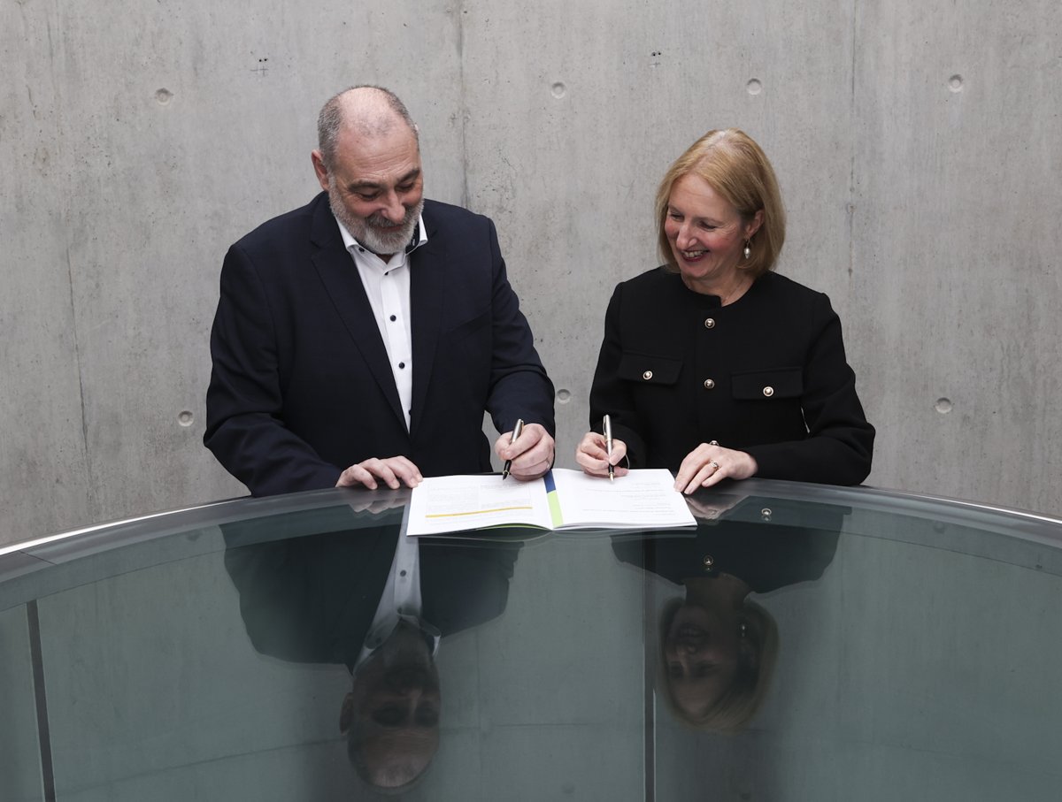 Delighted to be in the South East this afternoon to mark the publication of a new Performance Agreement for 2024-2028 between the HEA and <a href="/SETUIreland/">South East Technological University</a>, and to discuss strategic priorities for its implementation. <a href="/DeptofFHed/">Department of Further and Higher Education</a>

Read the PA here: tinyurl.com/ycypcrss