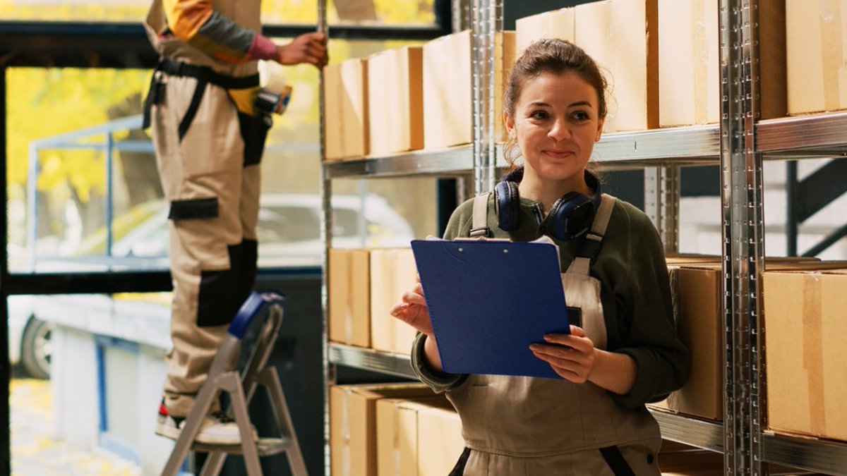 racklify's tweet image. 🚛✨ Virago Logistics is redefining 3PL for boutique brands! Founded by Jessica Breakwell &amp;amp; Em Frost, this female-led Melbourne-based company is all about personalized, client-focused service. racklify.com/news/virago-lo…  💪🌏 #3PL #Logistics #FemaleFounded  #Ecommerce #Australia