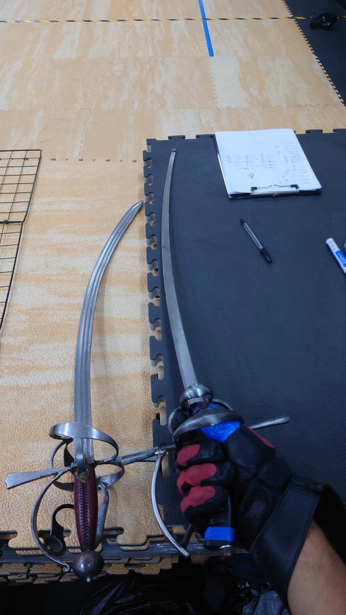 Ksing1993's tweet image. Hugo Yip 把斷劍嘅護手改裝後復出
Pike sabre 變成縫合牌Dussack 

I used Hugo's broken sidesword hand guard and Pike Armoury Sabre blade.
Weld two more knuckle bar on it,and turned it to a War Dussack

And this is a Stitches War Dussack 
#英靈工程部同事
#HEMA #Sparring #Dussack