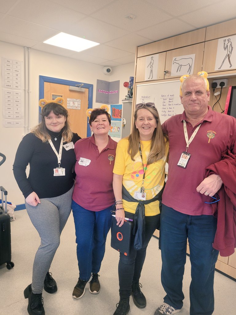 resilient_nw's tweet photo. Fantastic afternoon delivering our digital skills session at Foxfield School.

We  prepped and shared tips ready for a job/college interview, used Google Maps, and found our way around the  Merseytravel app to plan the cheapest and quickest route to a "mock" interview! https://t.co/S9XRRlXJsZ