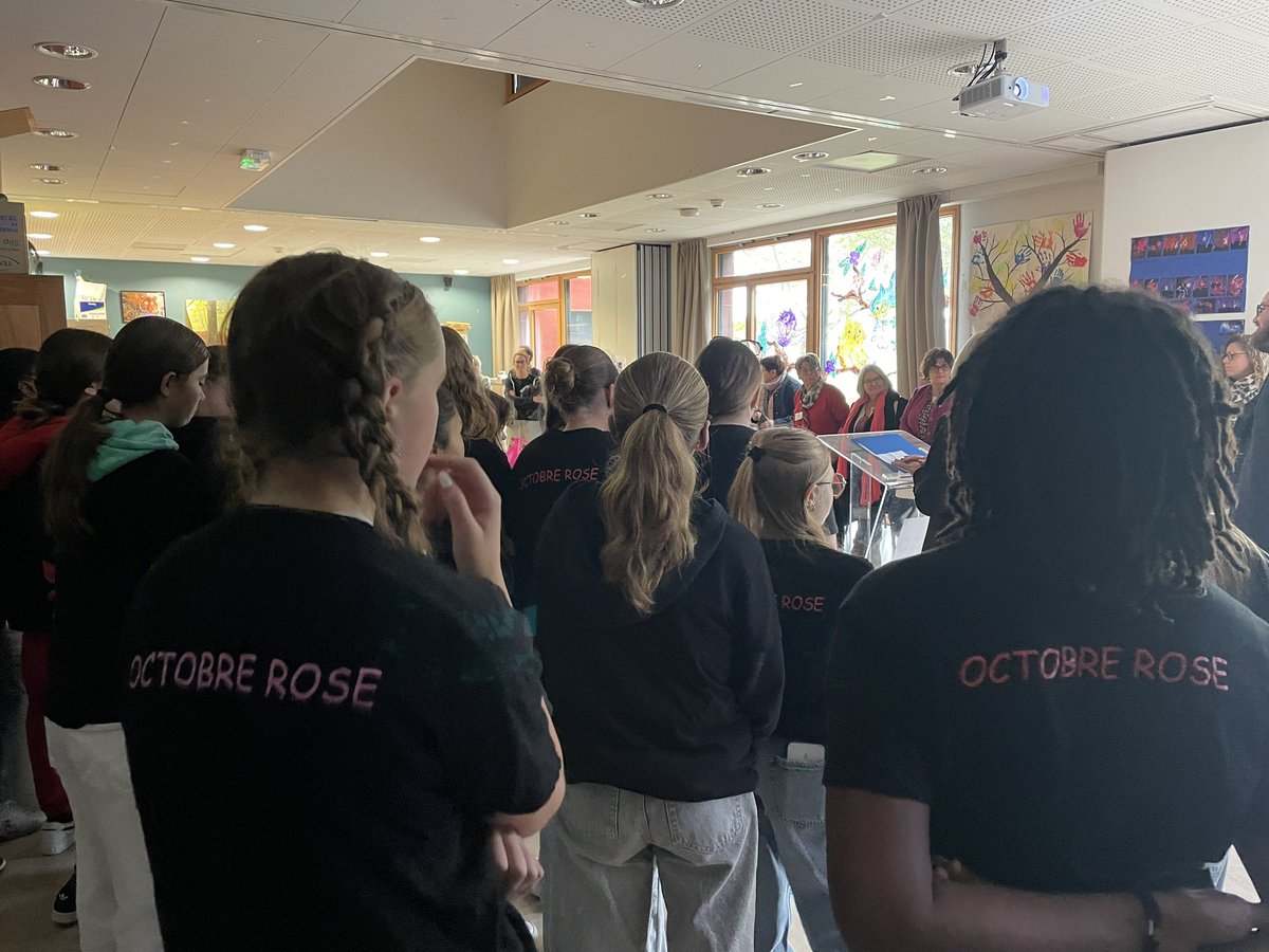 Belle cérémonie de clôture des actions octobre rose à <a href="/GisorsOfficiel/">Ville de Gisors</a> en présence d’<a href="/AngeleDelaplac2/">Angele Delaplace</a> et d’<a href="/AlexRassaert/">Alexandre Rassaërt</a> . Bravo aux élèves de la section féminine de football qui ont participé avec les associations à collecter des fonds pour la ligue contre le cancer.<a href="/Fmarchand_27/">Frédéric Marchand</a>