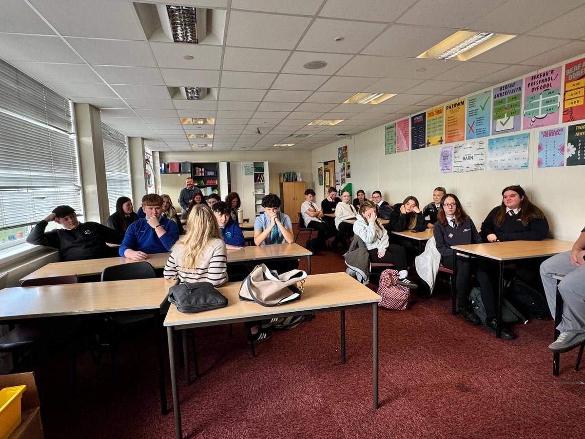 Urdd Gorllewin Morgannwg (@urddgormor) on Twitter photo Diolch i Sian o’r Adran <a href="/EisteddfodUrdd/">Eisteddfod yr Urdd a’r Celfyddydau</a> am ddod i siarad gyda’r Pwyllgor Ieuenctid am <a href="/DuraMor2025/">Eisteddfod Dur a Môr Parc Margam a’r Fro 2025</a> 😊
<a href="/CymraegBroDur/">Adran y Gymraeg Ysgol Bro Dur</a> <a href="/YsgolYstalyfera/">Ystalyfera - Bro Dur</a> <a href="/bryntawe/">Ysgol Bryn Tawe</a> <a href="/yggwyr/">yggwyr</a> <a href="/gymgym_abertawe/">Y Gym Gym Abertawe 2023-2024🦢🏴</a> Diolch i Sian o’r Adran <a href="/EisteddfodUrdd/">Eisteddfod yr Urdd a’r Celfyddydau</a> am ddod i siarad gyda’r Pwyllgor Ieuenctid am <a href="/DuraMor2025/">Eisteddfod Dur a Môr Parc Margam a’r Fro 2025</a> 😊
<a href="/CymraegBroDur/">Adran y Gymraeg Ysgol Bro Dur</a> <a href="/YsgolYstalyfera/">Ystalyfera - Bro Dur</a> <a href="/bryntawe/">Ysgol Bryn Tawe</a> <a href="/yggwyr/">yggwyr</a> <a href="/gymgym_abertawe/">Y Gym Gym Abertawe 2023-2024🦢🏴</a>