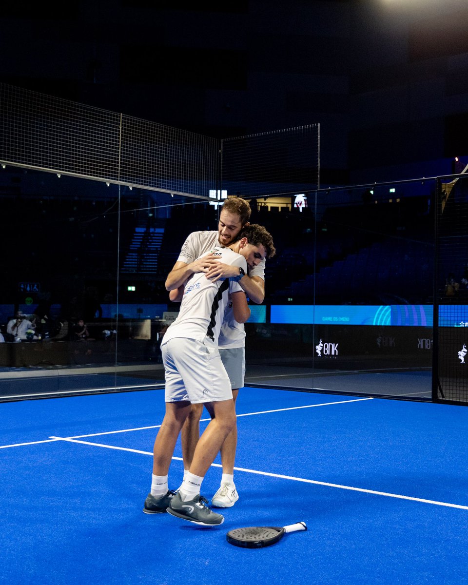 ¡ESTAMOOSSS EN CUARTOOS!🇰🇼🫡🔥

Muy muy contentos de estar en cuartos de final en este Kuwait P1 después de ganar un dificisilimo ante Martin y Juan. Lo que jugasteeee Fraaaaan 🤯