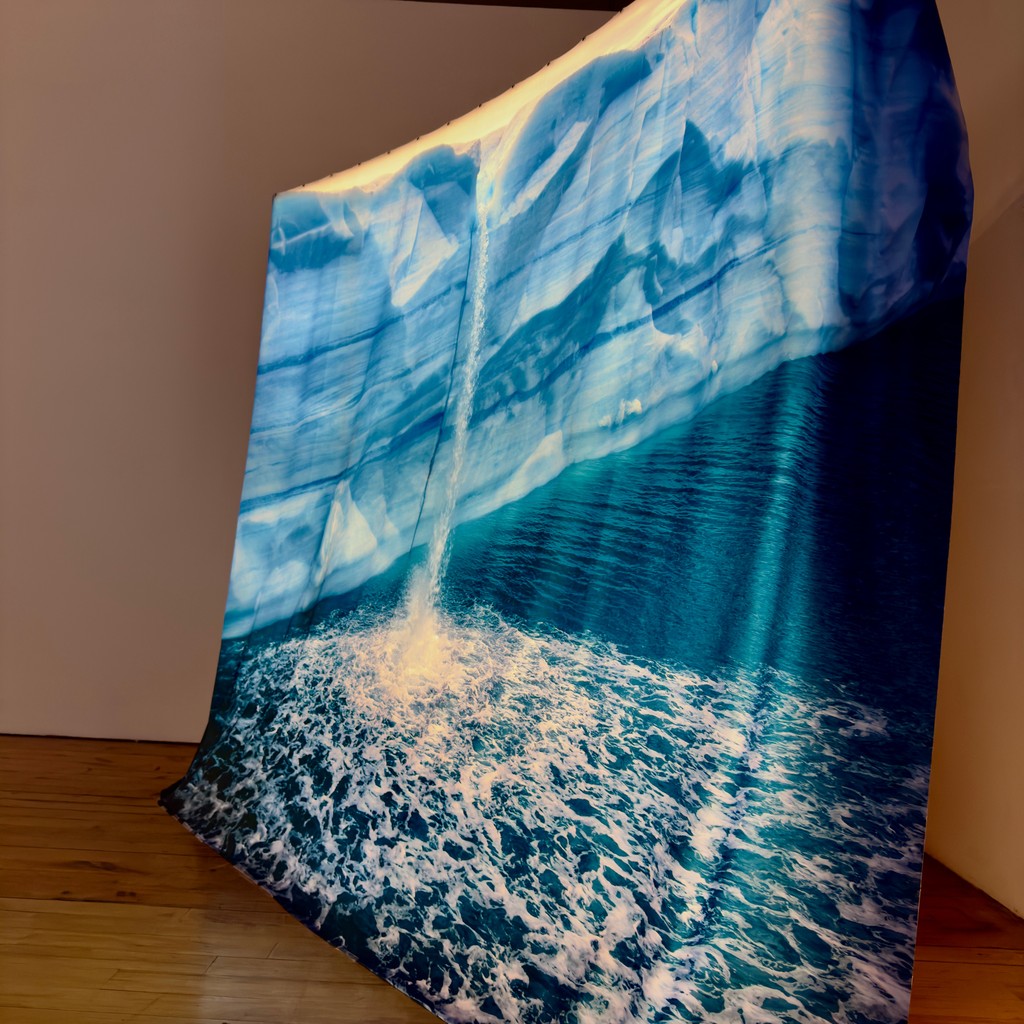 Red Head Gallery tweet media