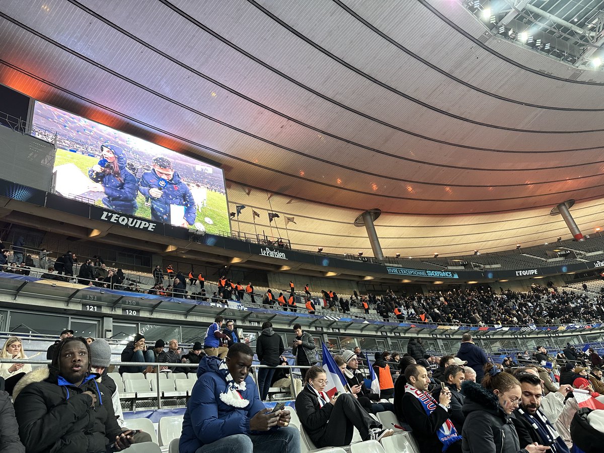 christophe92110's tweet photo. #France_Israel #Bagarre #StadedeFrance je part à la mi-temps #sécurité #risquer pas de sécurité #peur https://t.co/iXg0YEYGdd