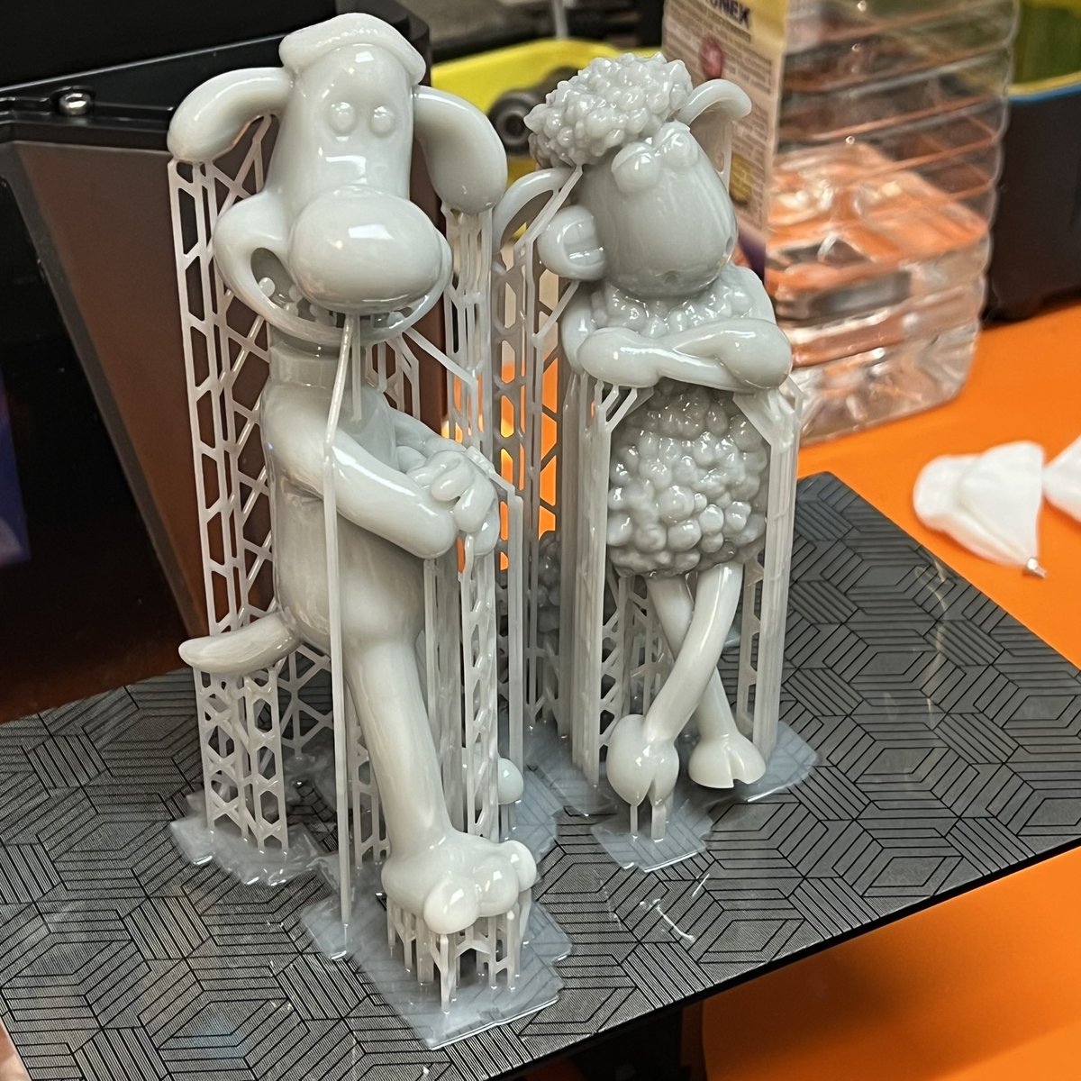 grafitomi's tweet image. A friend asked me to print these guys. Paid model from @Cults3D 

Been a while I last printed with resin. 

@SirayaTech fast grey never disappoints 

#shaunthesheep