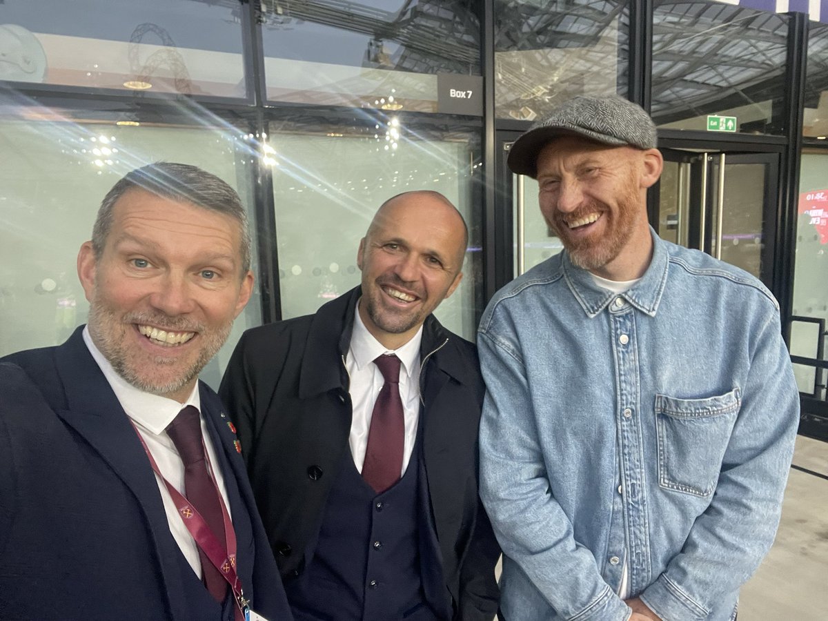 jimmywalker001's tweet image. Just a few great pics that didn’t make the book… imagine the quality of the ones that did 👀💥❤️⚽️ #sizeisnteverything