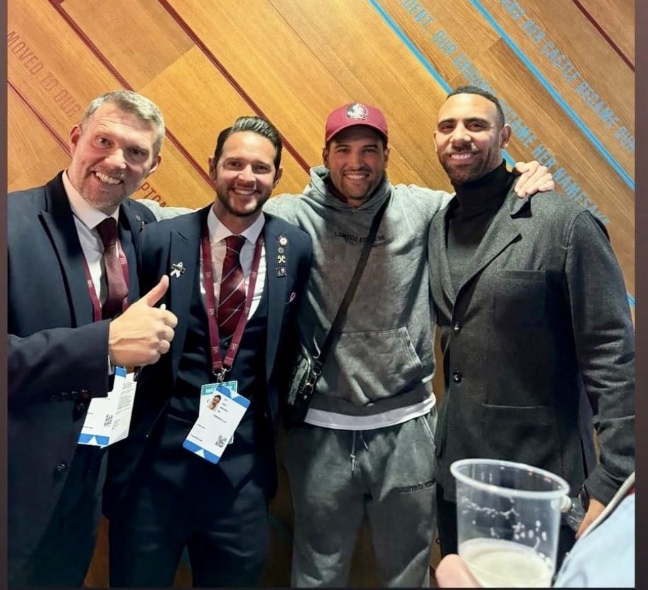 jimmywalker001's tweet image. Just a few great pics that didn’t make the book… imagine the quality of the ones that did 👀💥❤️⚽️ #sizeisnteverything