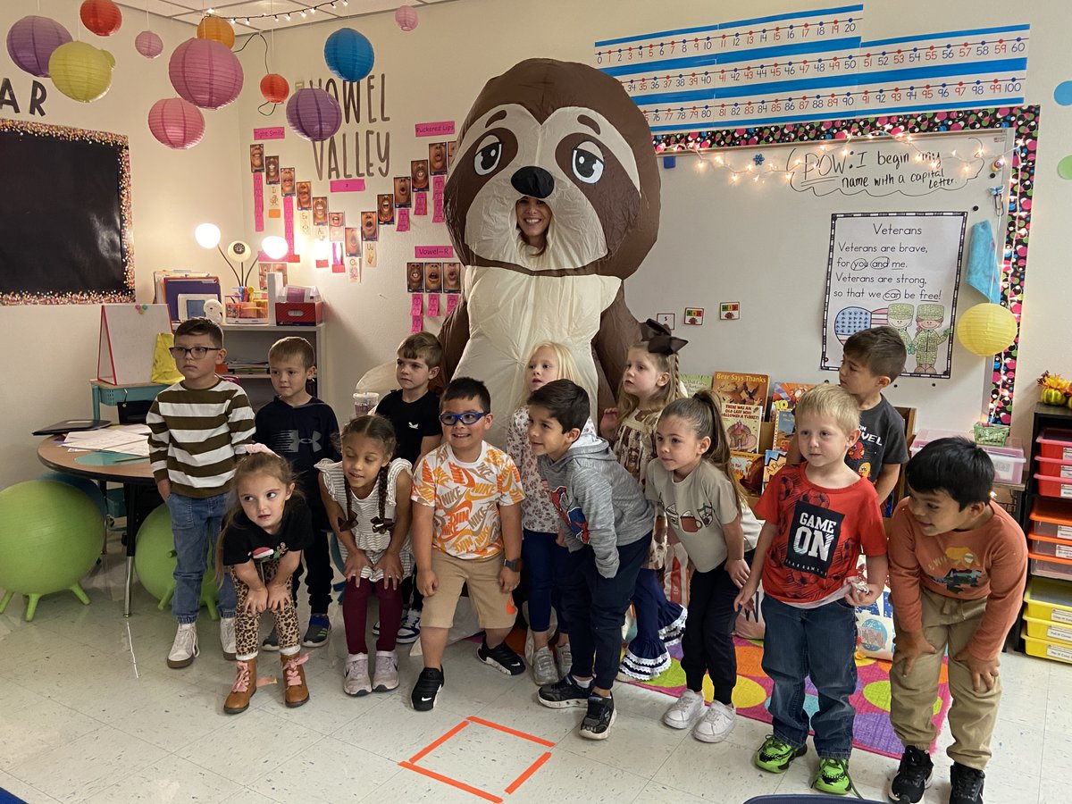 BennettFISD's tweet photo. Pre-K and Kindergarten are studying the color brown this week.
Today everyone tried to wear brown and activities involving that color were enjoyed. Classes got a special surprise, when a very sweet, brown sloth showed up to say hello and get a picture taken with them. https://t.co/X0yvB8mfcj
