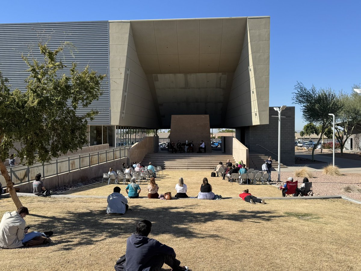 cjwurster's tweet photo. Beautiful day to see a live performance by the @PhoenixSymphony at @chandlergilbert this afternoon! Thank you to our CGCC Honors Program for making this event happen! https://t.co/bKRQjBtvfQ