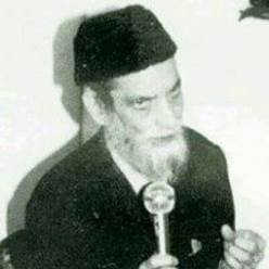 العالم الجليل الداعية د. محمد حميد الله الحيدر آبادي الهندي رحمه الله (ت 1423هـ 2002م) ..
عاشَ حياته مُتفرّغًا للعلم والدعوة، وله العديد من المؤلفات والتحقيقات ..
كان يُجيد 22 لغة، وألّف بها، وهي:
1. العربية.
2. الفرنسية.
3. التركية.
4. البرتغالية.
5. الألمانية.
6. الماليزية.
7.