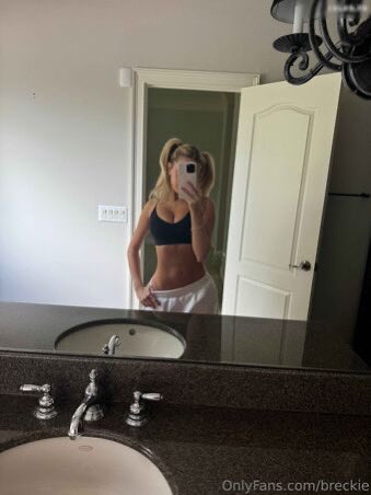 user478165677's tweet photo. It’s so big 👅 @breckiebaby @bbybreckie #Breckiehill #breckiehillleak #breckiehillleaks #Breckihillonlyfans #breckiehillshowervideo https://t.co/mwIpfgRYcT