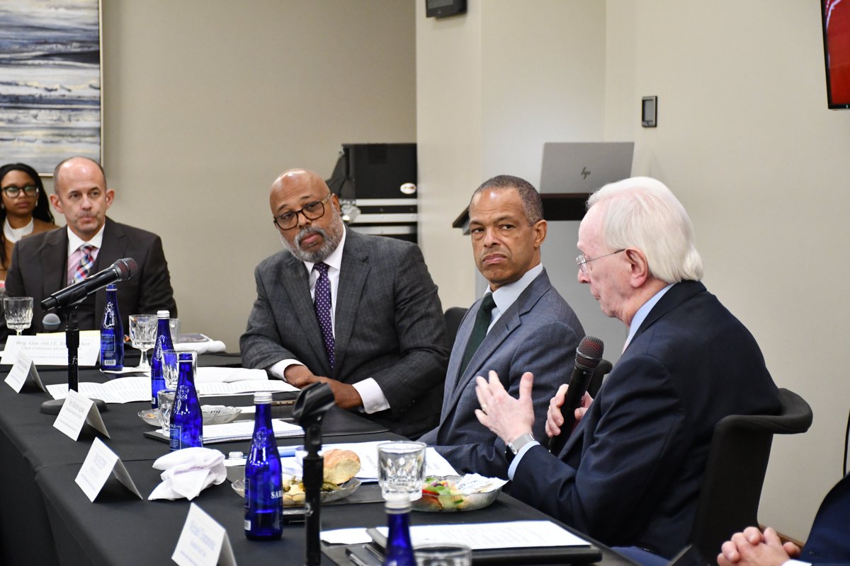 Yesterday I attended the Greater Prince George's Business Roundtable to hear business concerns and honor Sen. Mike Miller. 

#PrinceGeorgesCounty
#PrinceGeorgescountymd
#princegeorgesproud
#hawkinsoutnabout
#thepeopleschamp