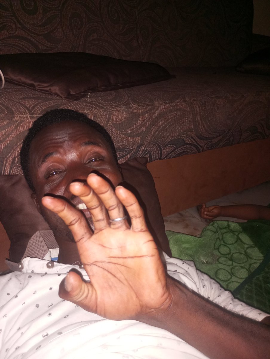 Share your #PAWS 🐾  my own paws from Naija