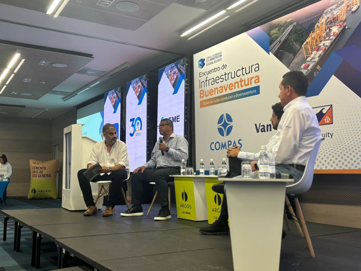 DIANColombia's tweet photo. Hoy participamos en el panel “Retos y políticas para la zona portuaria de Buenaventura”. Durante el Encuentro de Infraestructura Buenaventura, organizado por la Cámara Colombiana de la Infraestructura Seccional Occidente donde discutimos temas como los escáneres en puertos. https://t.co/RRJVdzhPkI