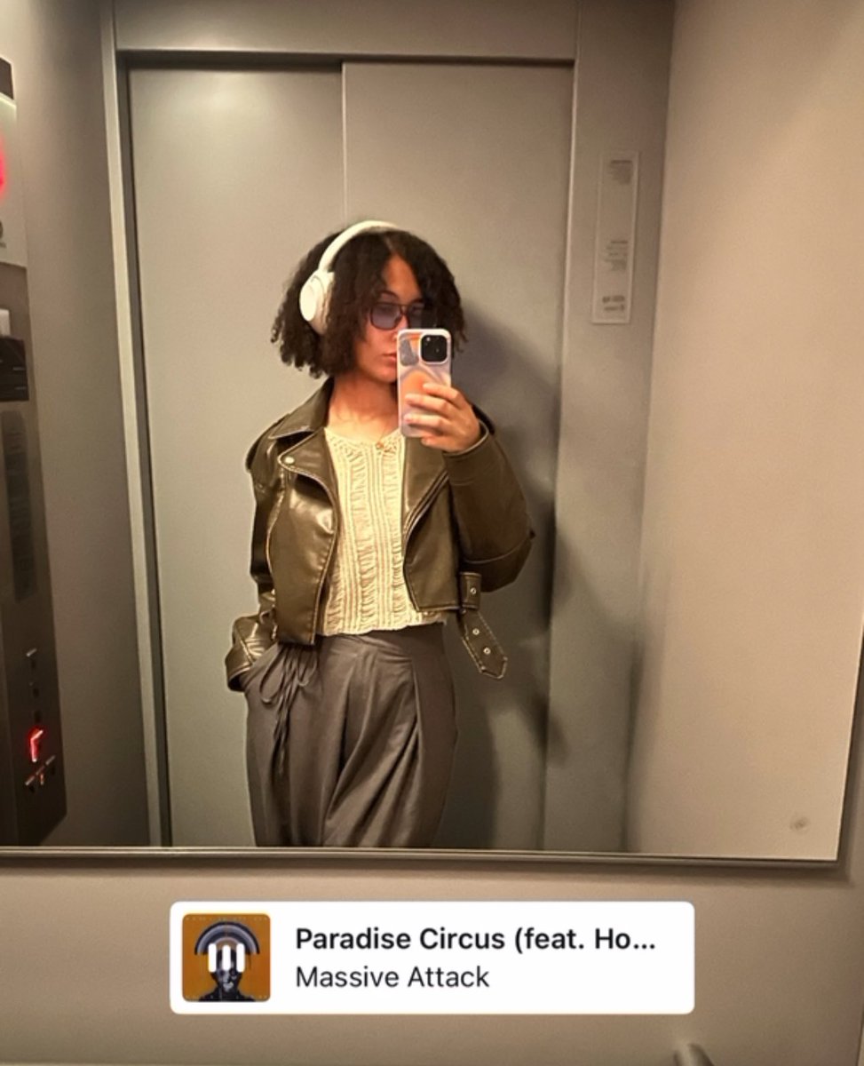 solange_here's tweet photo. Mood for tonight
Btw I gotta stop obsessing over #baldurgate3, even though I just discovered it for myself 
#twitchgirls https://t.co/klZ603IGQ7