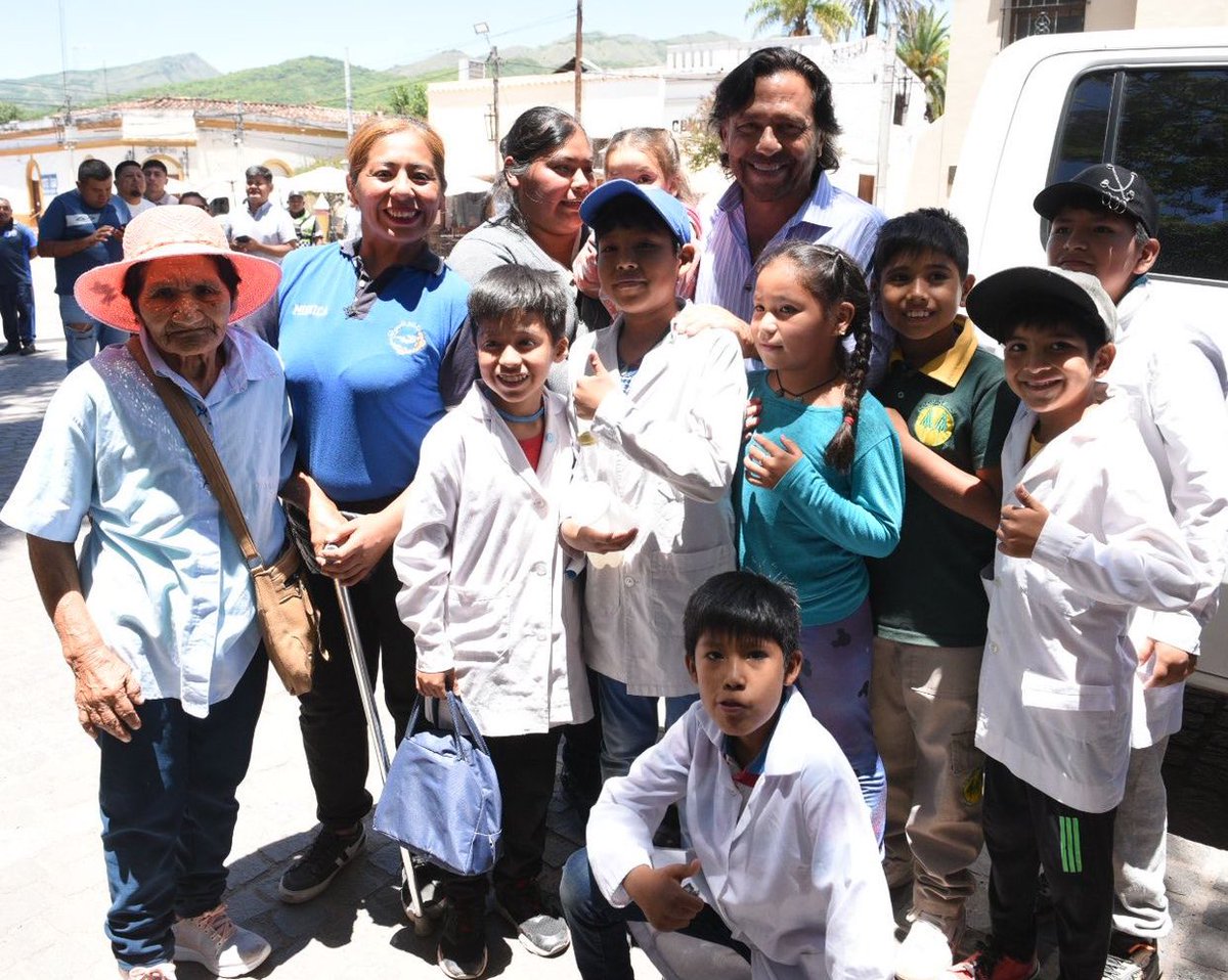 Hechos, no palabras: Entregamos nueva maquinaria al municipio de Chicoana para seguir fortaleciendo la infraestructura urbana y mejorar la accesibilidad de la zona. 

🤝🏻Seguiremos trabajando mancomunadamente con los intendentes para brindar soluciones concretas a las necesidades