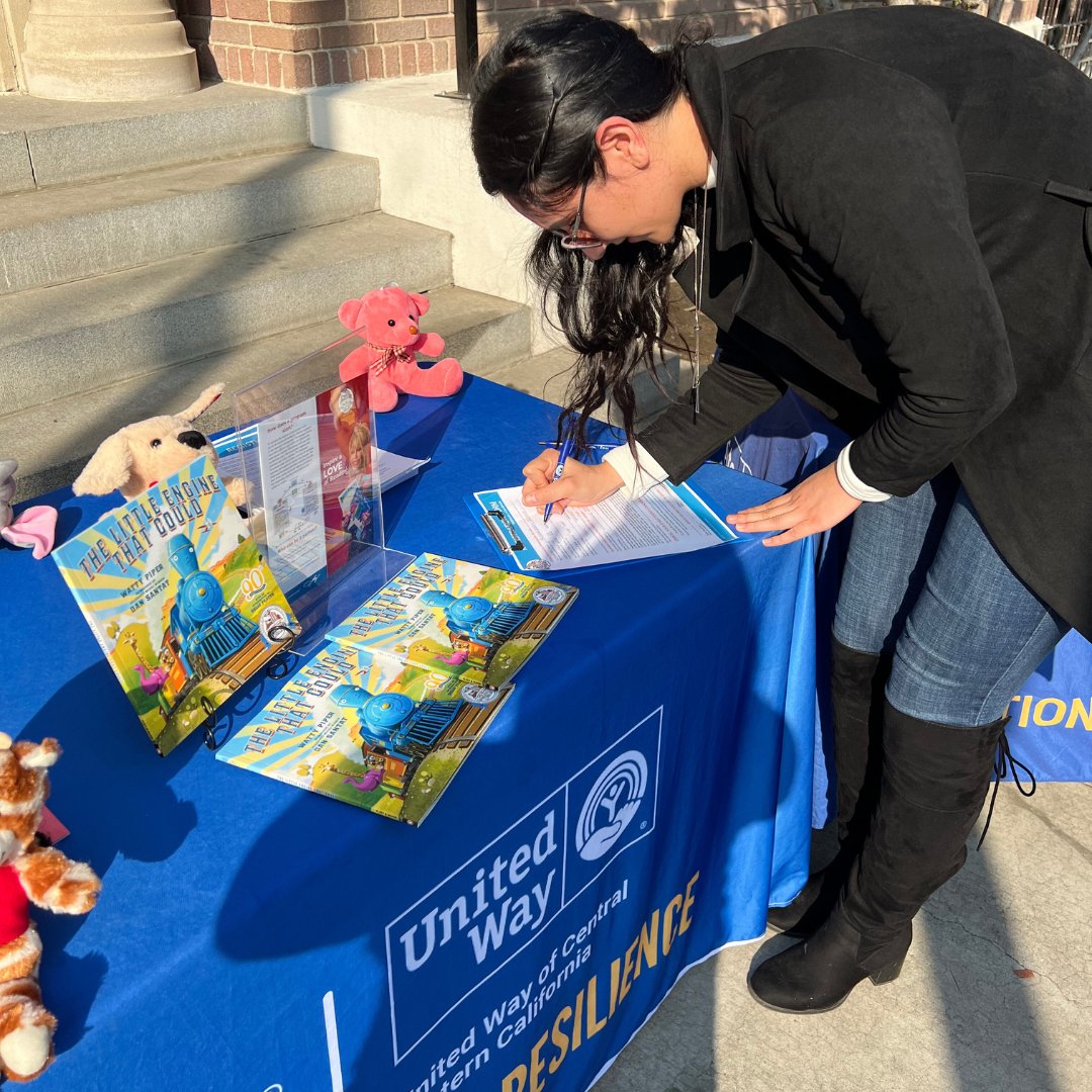 UnitedWayCEC's tweet photo. We would like to thank our staff and everyone that came out to support our Dolly Parton Imagination Library Press Conference! Happy to celebrate this partnership with the Kern Literacy Council. We truly appreciate the support from our community. ❤️💛💙 #UnitedForGood https://t.co/s02vtGL4mi
