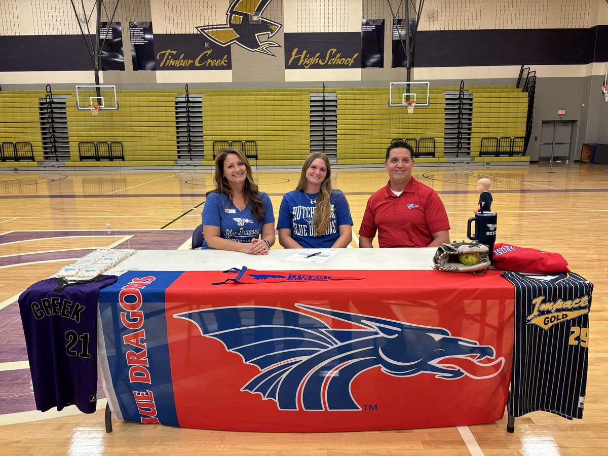 Signing day!! Roll drags🐲<a href="/HutchSoftball/">HUTCH SOFTBALL</a> <a href="/TimberCreekSB/">Timber Creek Softball</a> <a href="/IGDFW_Bryant/">18u Impact Gold Premier Bryant</a>