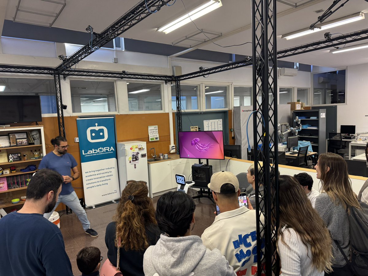 elisenda_bou's tweet photo. Today visiting @IRI_robotics with @friquifund members &amp; and mentored students 🫶. Thank you @CarmeTorras_ROB for making this possible! https://t.co/wRrbCWRvNX