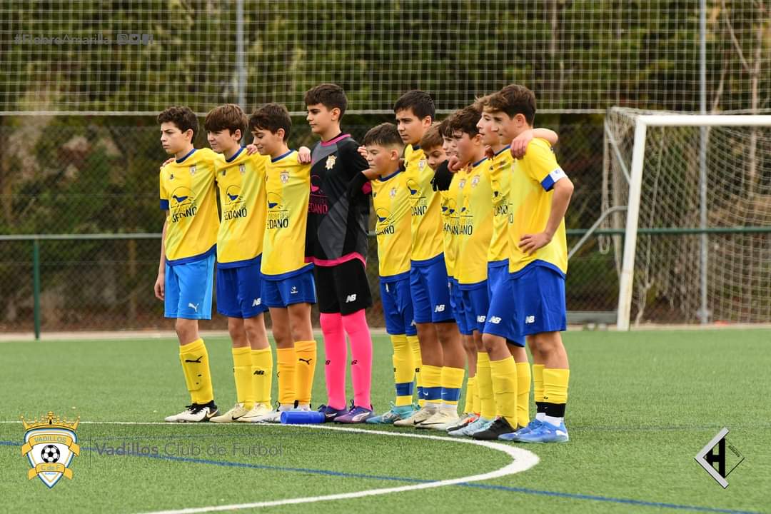 VadillosCF's tweet photo. Infantil "A" @carniceriasedano 5-0 @cdalfozquinta

Nueva victoria de los chicos  @DavidAld85, @Llorentee27 y @Mario_P_C, en un partido muy completo, para seguir en la zona alta de la tabla...💛💙

➕️3️⃣ Jornada 6

#FiebreAmarilla #FamiliaVadillista #valenciaestamoscontigo https://t.co/RbHLQZZ1Va