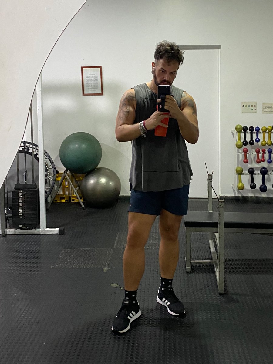 pedronazala's tweet photo. A estética do espelho quebrado, 😂 https://t.co/BWMVSNCn7Z