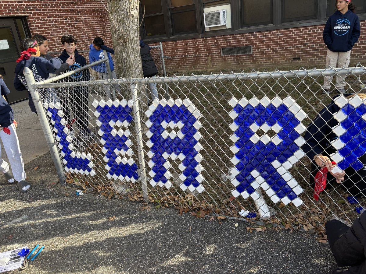 Mrs. Pickwick (@mrs_pickwick_) on Twitter photo Fence lettering with the 6th graders and <a href="/Ms_Edelman/">Jillian Edelman</a> for our Day of Service! #learningtodayleadingtomorrow <a href="/OsideSchool5/">OsideSchool5</a> <a href="/OSchoolsPR/">Oceanside School District #OSD_NY</a> Fence lettering with the 6th graders and <a href="/Ms_Edelman/">Jillian Edelman</a> for our Day of Service! #learningtodayleadingtomorrow <a href="/OsideSchool5/">OsideSchool5</a> <a href="/OSchoolsPR/">Oceanside School District #OSD_NY</a>