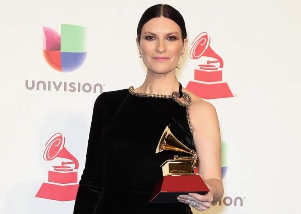 Esta noche son los #LatinGRAMMY y <a href="/LauraPausini/">Laura Pausini</a> se encuentra nominada, te deseamos toda la suerte esta noche Laura. 🍀