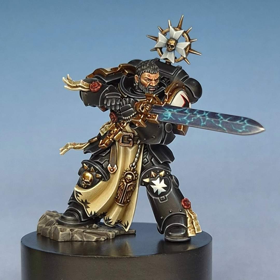 Black Templar Company Champion that I've just finished, possibly part of a duel diorama in the near future!
#warhammer40k #warhammerCommunity #warhammer