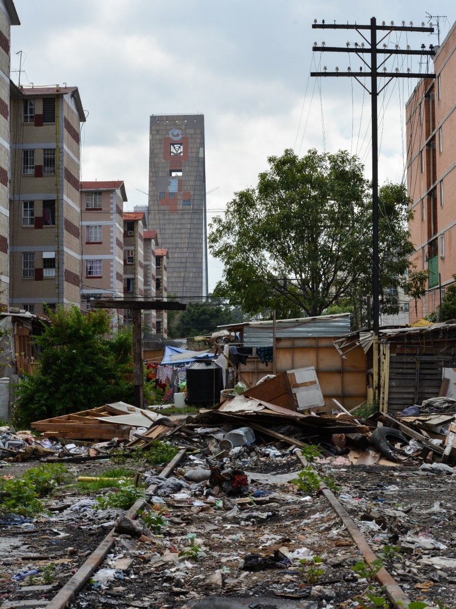 rdlosreyes's tweet image. Acá la entrevista que hice a Guillermo Guajardo buscando las huellas del ferrocarril en la CDMX, en el marco de "Urban Palisades", dirigido por @DJMontao1 y @PretelDavid. Nos acompañó E. Lazo en la fotografía y F. Sánchez como guía. Les invito a revisarla: doi.org/10.14201/art20…