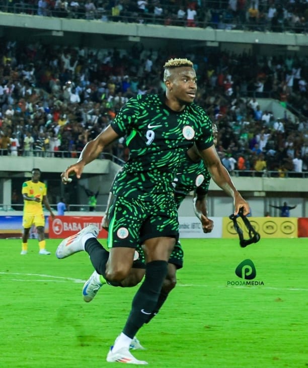 TopNaijaLife's tweet photo. Benin 1-1 Nigeria: Victor Osimhen scored a brilliant header for Super Eagles to earn 1 point away from home

And now the Super Eagles have qualified for AFCON 2025 https://t.co/ai0c7fC86A