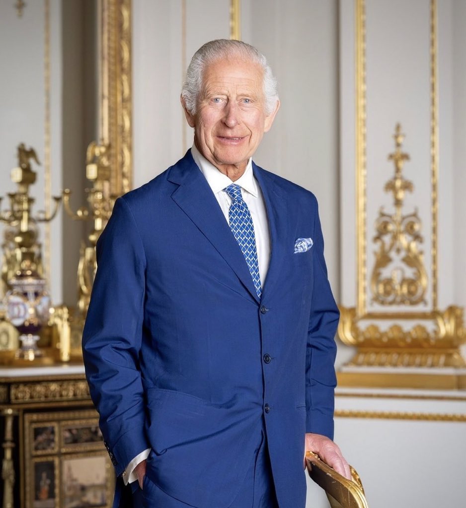 Happy Birthday to His Majesty King Charles III, our Colonel-in-Chief! Your dedication to service continues to inspire the Queen’s York Rangers and our community 👑❤️🇨🇦