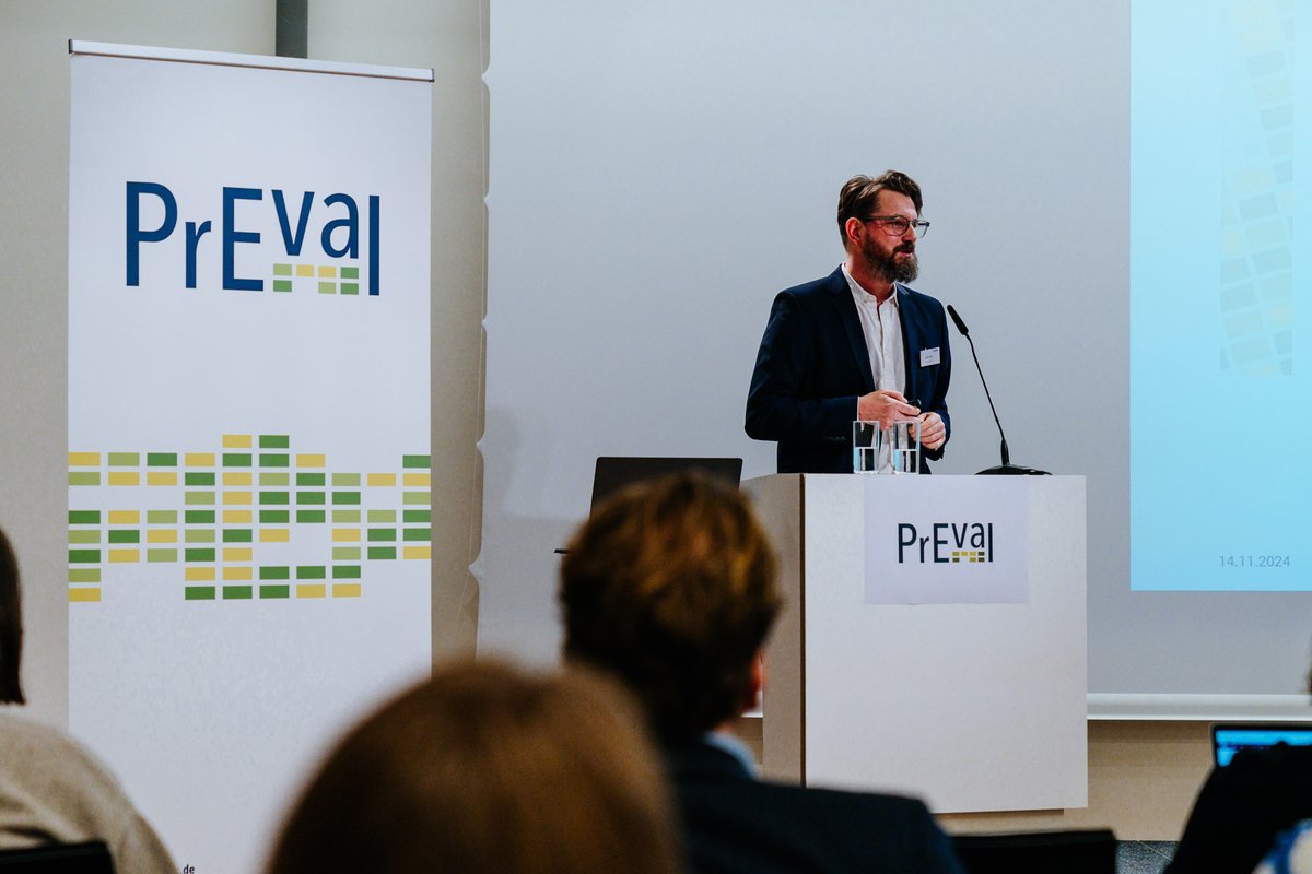 PrEval – Zukunftswerkstätten (@preval_projekt) on Twitter photo Rund 50 Jahre internationale #Evaluationsforschung zeigen: Das Feld entwickelt sich stetig weiter. Was können wir daraus lernen? Unsere Kollegen vom <a href="/DezimInstitut/">DeZIM-Institut</a> empfehlen: #MixedMethods-Ansätze stärker verankern, Kapazitäten aufbauen & Kompetenzprofile entsprechend anpassen. Rund 50 Jahre internationale #Evaluationsforschung zeigen: Das Feld entwickelt sich stetig weiter. Was können wir daraus lernen? Unsere Kollegen vom <a href="/DezimInstitut/">DeZIM-Institut</a> empfehlen: #MixedMethods-Ansätze stärker verankern, Kapazitäten aufbauen & Kompetenzprofile entsprechend anpassen.