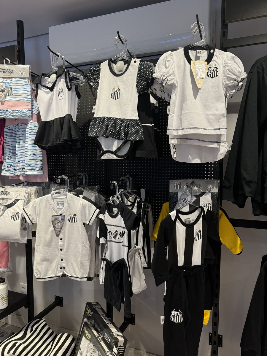 Meu Deus kkkkkkkkk eu vou precisar fazer um filho pra poder comprar essas roupas