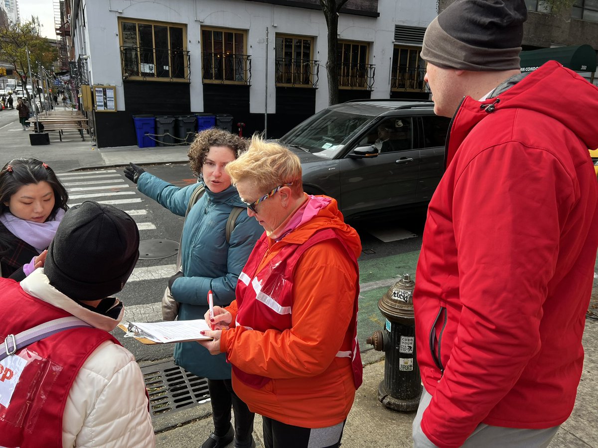 AARPNY's tweet photo. Today, we launched "Taking it to the Streets: Improving Pedestrian Safety" in #Manhattan🚶♀️🚦. In 2023 there were 1,788 injuries & 20 pedestrian fatalities. #AARPNY’s Beth Finkel, local leaders & volunteers are stepping up to drive change! https://t.co/bJM5aA5ZKC #WalkSafeNY https://t.co/fqY3fNy0Mz