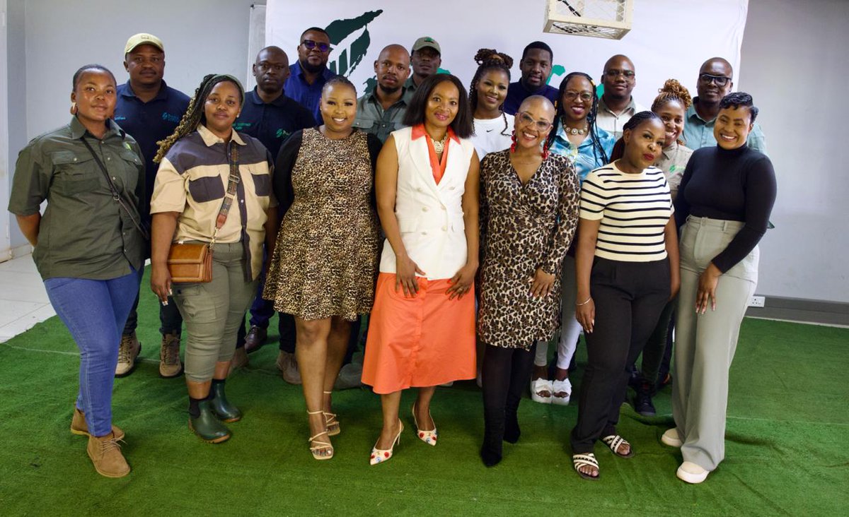 Highveld Chronicle (@highveldchron) on Twitter photo 🌱 Proud day at <a href="/BuhlefarmersA/">BuhleFarmers'Academy</a> ! On 14 Nov, 61 graduated🌾with 21 in poultry, 18 in vegetable production, and 22 in livestock farming, they’re now equipped to drive growth and innovation in SA farming! 🌍🌿 #BuhleGraduation2024 🌱 Proud day at <a href="/BuhlefarmersA/">BuhleFarmers'Academy</a> ! On 14 Nov, 61 graduated🌾with 21 in poultry, 18 in vegetable production, and 22 in livestock farming, they’re now equipped to drive growth and innovation in SA farming! 🌍🌿 #BuhleGraduation2024