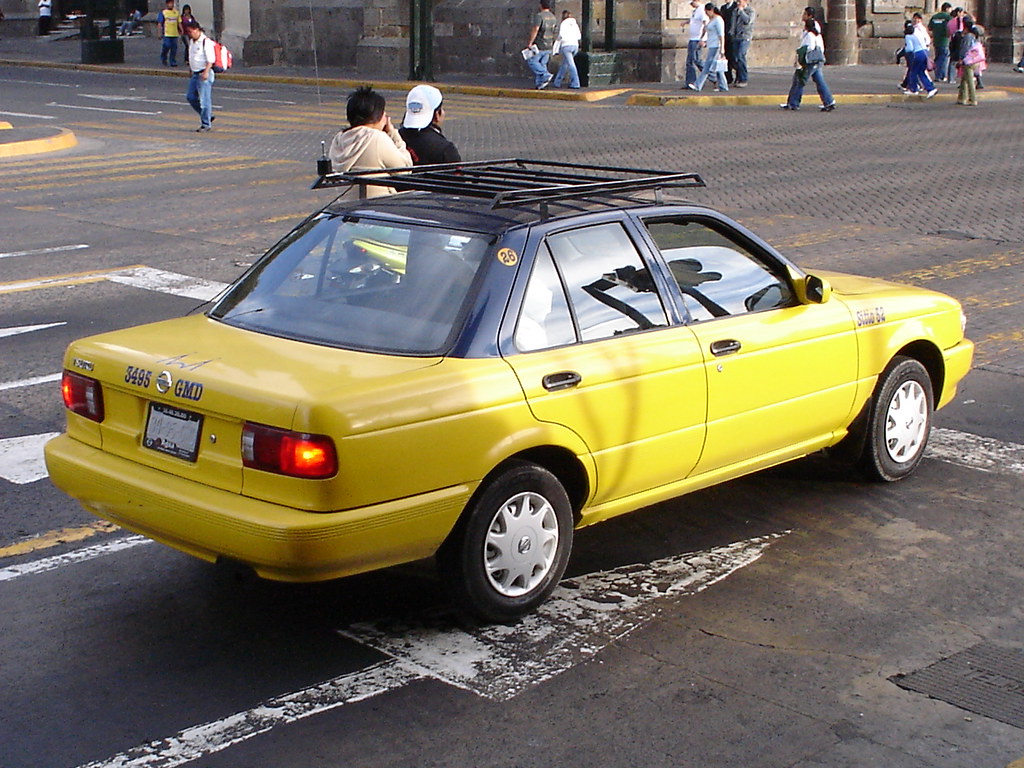 RealArturoH's tweet photo. Recuerdan cómo era México antes de la llegada de Uber y DiDi? El monopolio de los taxistas, las tarifas abusivas al salir de aeropuertos o terminales, y la incertidumbre de no saber si el taxi era seguro, “pirata” o si te exponías a un asalto.

La llegada de servicios de transporte a través de aplicaciones ayudó a liberar el mercado en México, ofreciendo opciones más seguras y de mejor calidad, y forzando a los taxistas a modernizarse. Si no fuera por Uber y DiDi, los taxis probablemente seguirían siendo Tsurus.

Un claro ejemplo de cómo la libertad fomenta la competencia y beneficia a los consumidores.