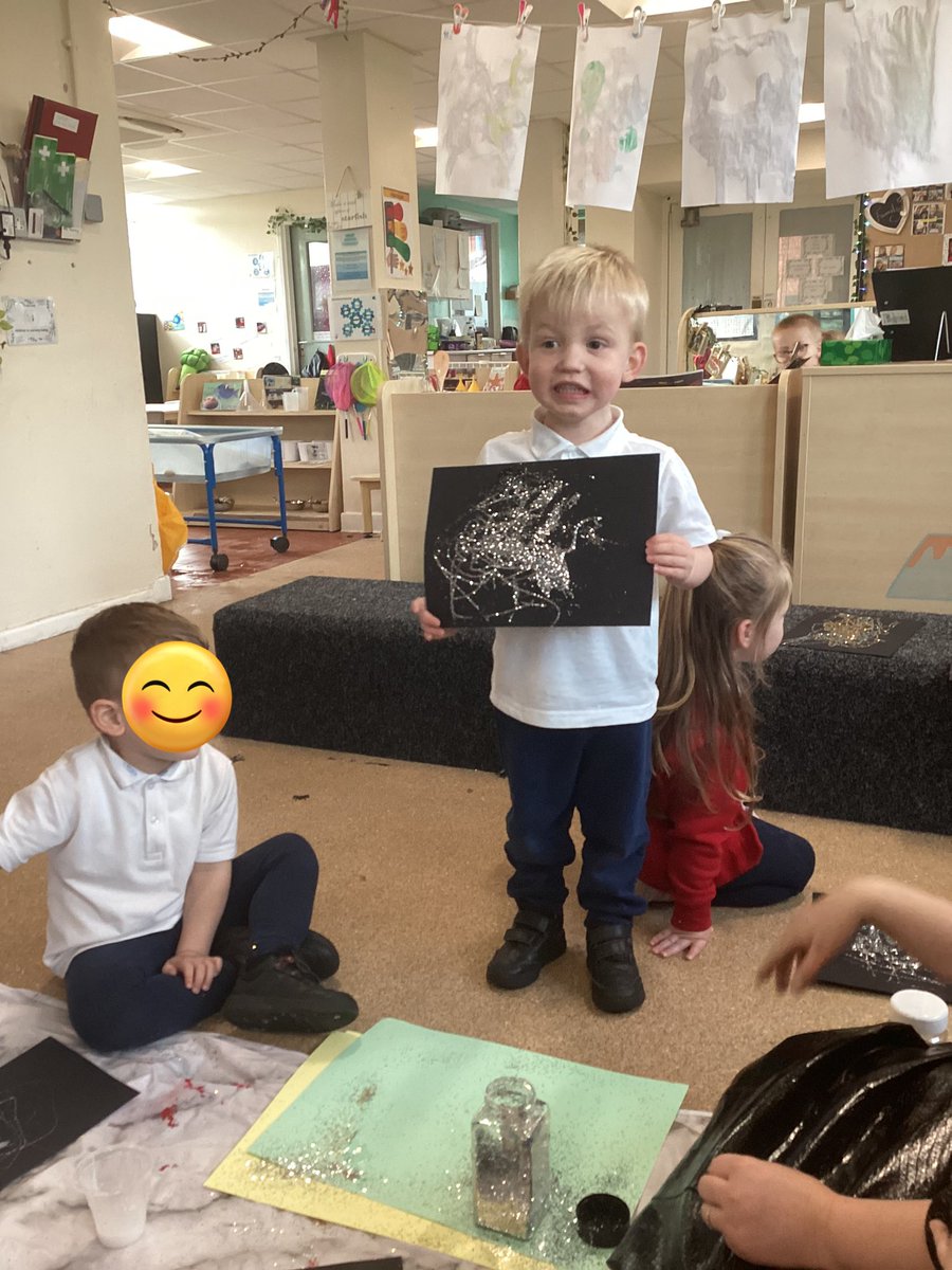PCPNursery's tweet photo. We got independent &amp; creative to make our own unique spider webs using glue and glitter. We didn’t spread the glue, but instead used different arm movements to drizzle it onto the paper before adding some glitter. Just like spider webs, no two were the same! #pcpart https://t.co/QItX7dRwF9
