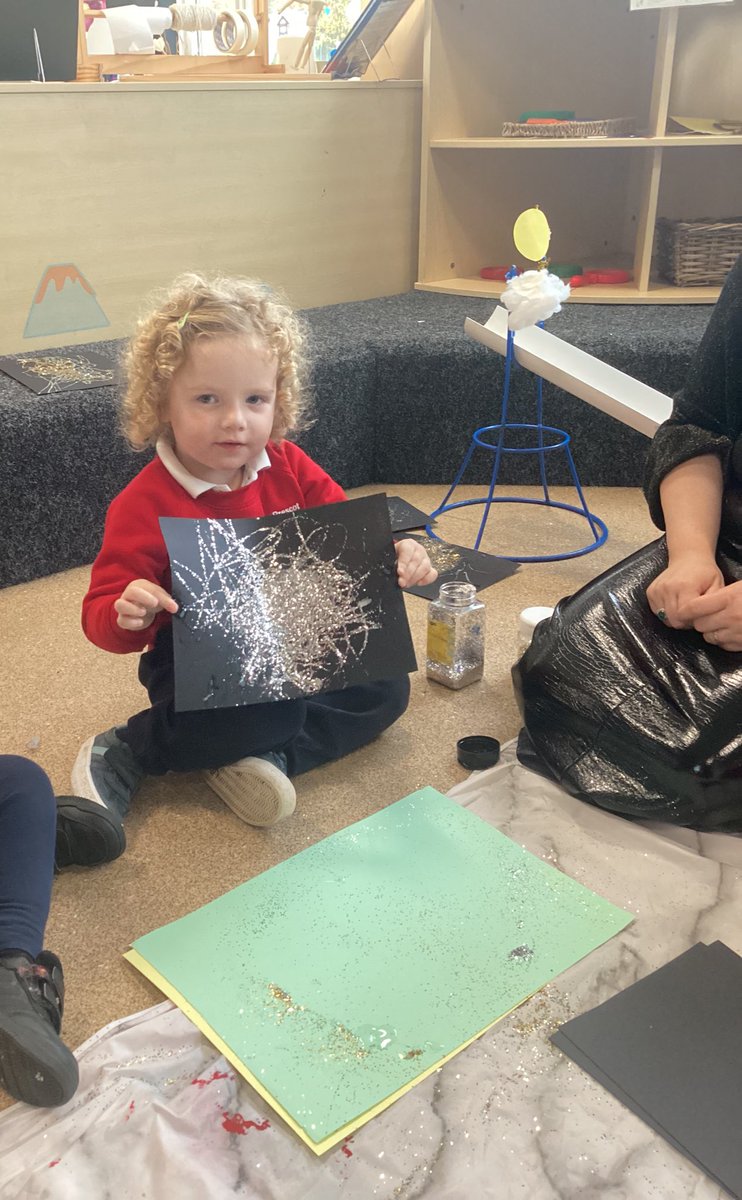 PCPNursery's tweet photo. We got independent &amp; creative to make our own unique spider webs using glue and glitter. We didn’t spread the glue, but instead used different arm movements to drizzle it onto the paper before adding some glitter. Just like spider webs, no two were the same! #pcpart https://t.co/QItX7dRwF9