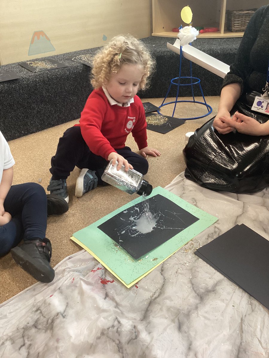 PCPNursery's tweet photo. We got independent &amp; creative to make our own unique spider webs using glue and glitter. We didn’t spread the glue, but instead used different arm movements to drizzle it onto the paper before adding some glitter. Just like spider webs, no two were the same! #pcpart https://t.co/wlWEhGcC1b