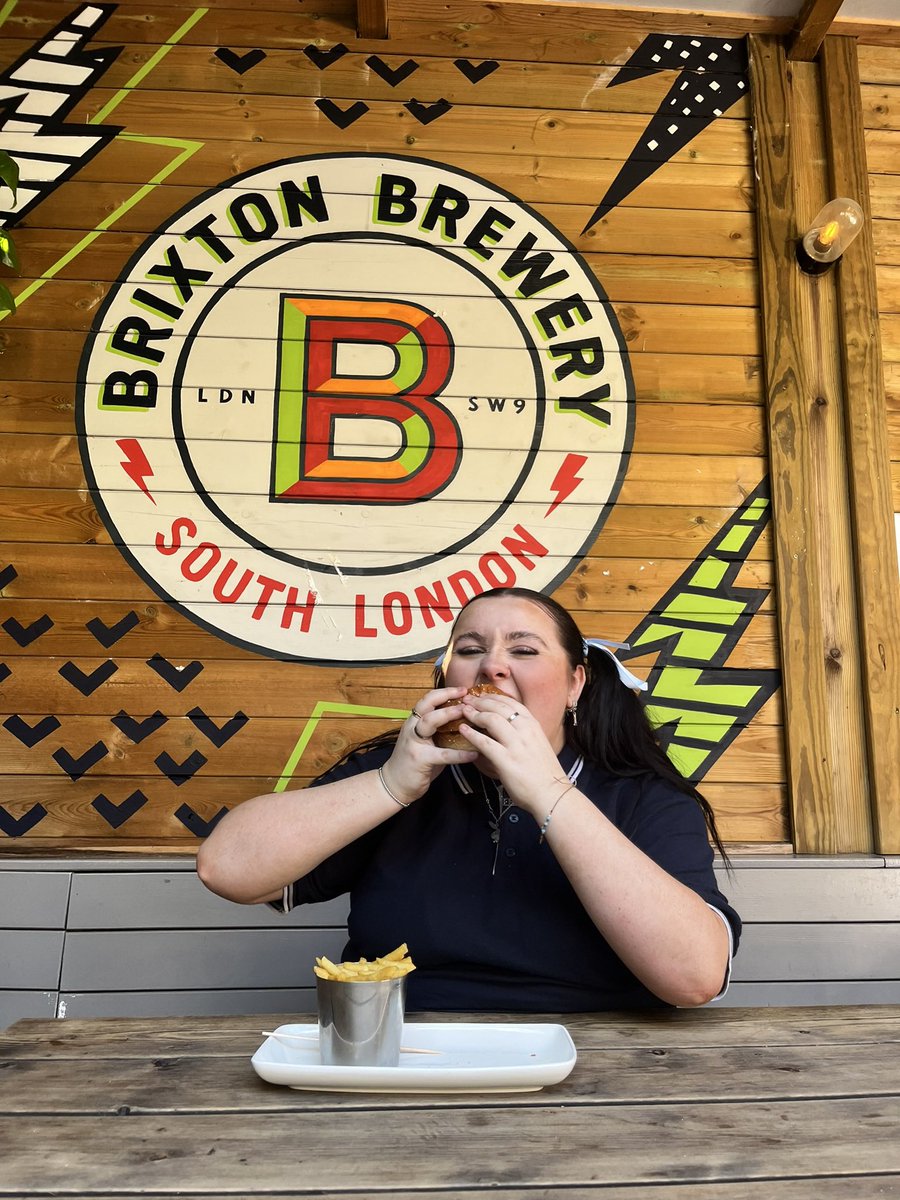 TrinityArms's tweet image. Two gigs tonight in Brixton! @faithless and @twinatlantic 
Pre drinks and burgers at the best pub in Brixton it is!!